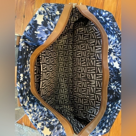 Isaac Mizrahi blue and white pattern weekender duffel bag large size for travel - Picture 3 of 6